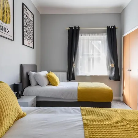 2Br 2Ba Apartment - Queen Beds - Free Parking - Near Lgw Airport Crawley  Exterior photo
