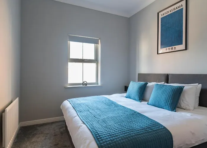 2Br 2Ba Apartment - Queen Beds - Free Parking - Near Lgw Airport