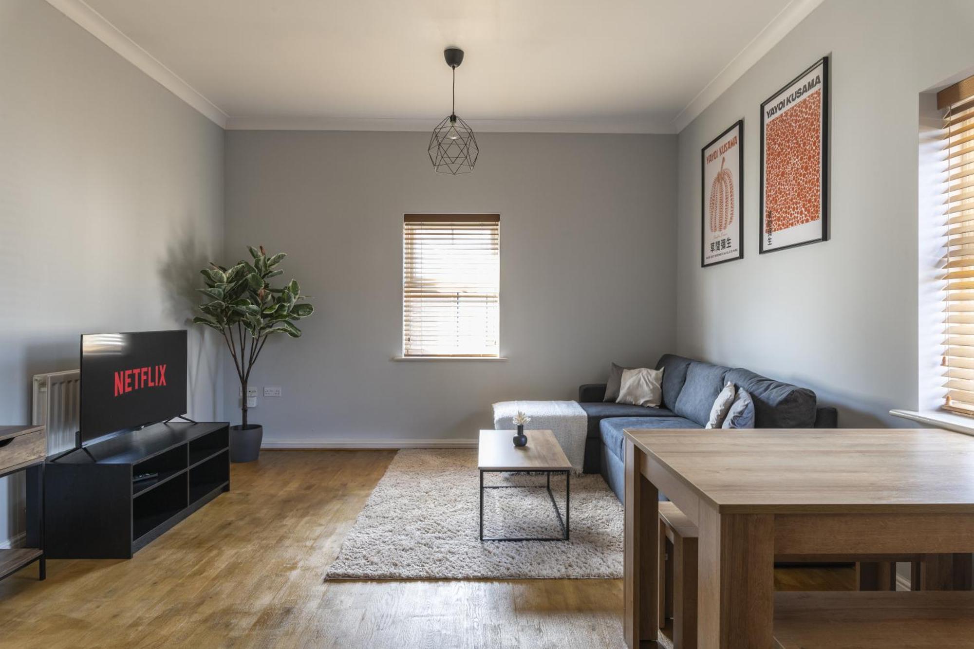 Apartment 2br 2ba - Queen Beds - Free Parking - Near Lgw Airport Crawley (West Sussex)
